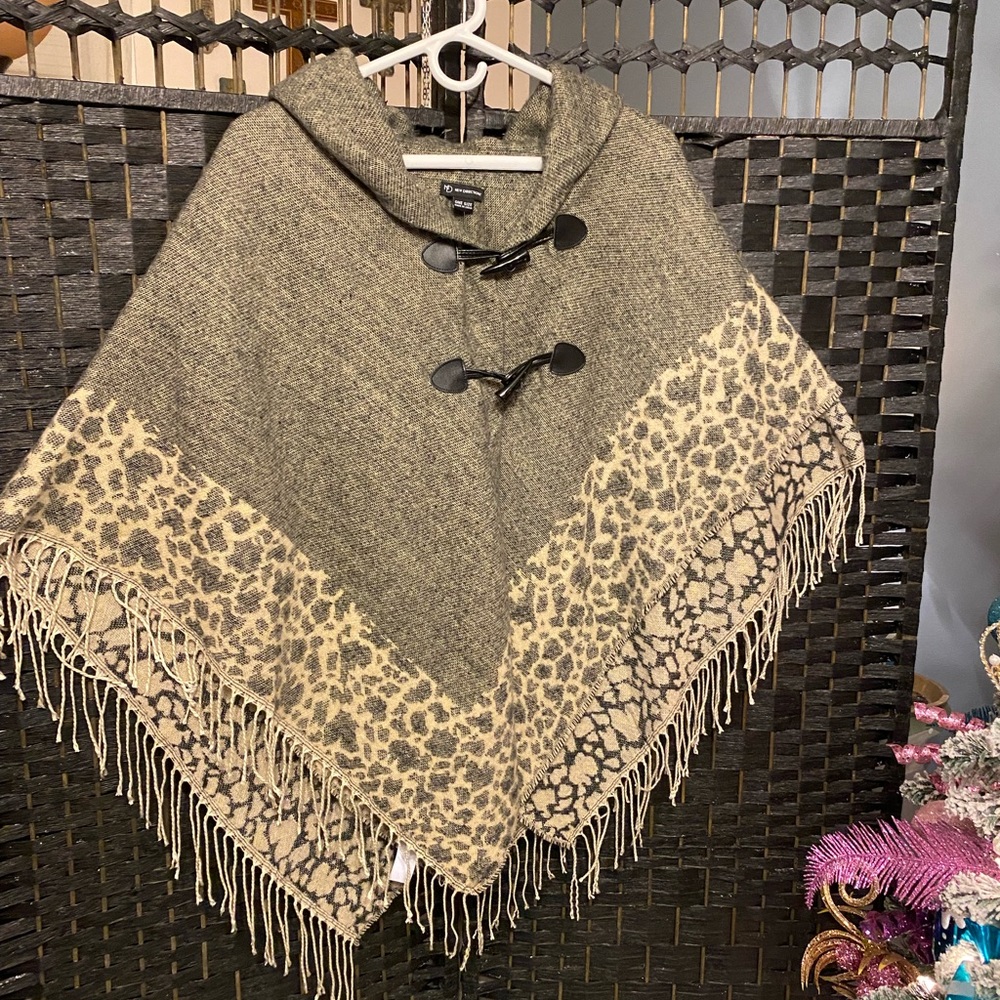Woman’s Shawl/Cape